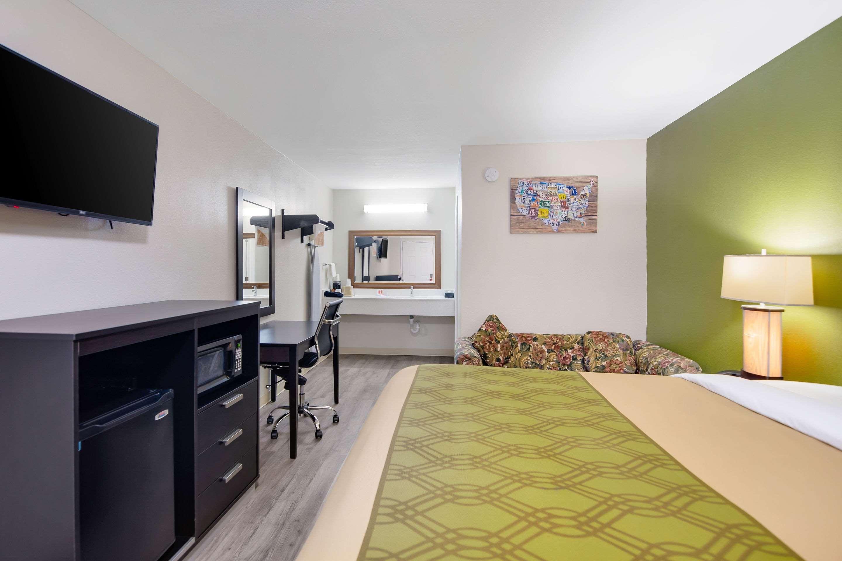 Super 8 By Wyndham Palestine Tx Hotell Exteriör bild
