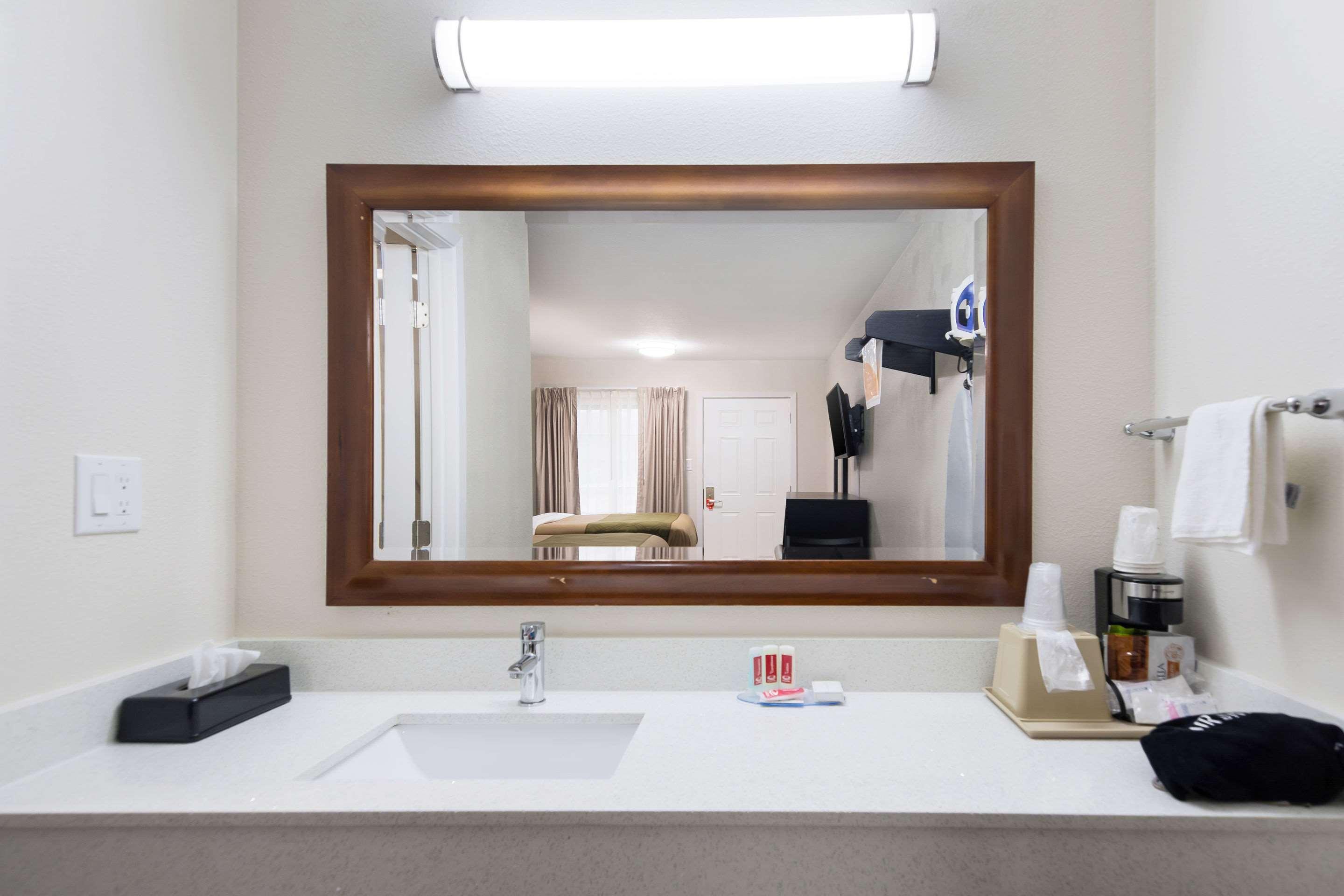 Super 8 By Wyndham Palestine Tx Hotell Exteriör bild