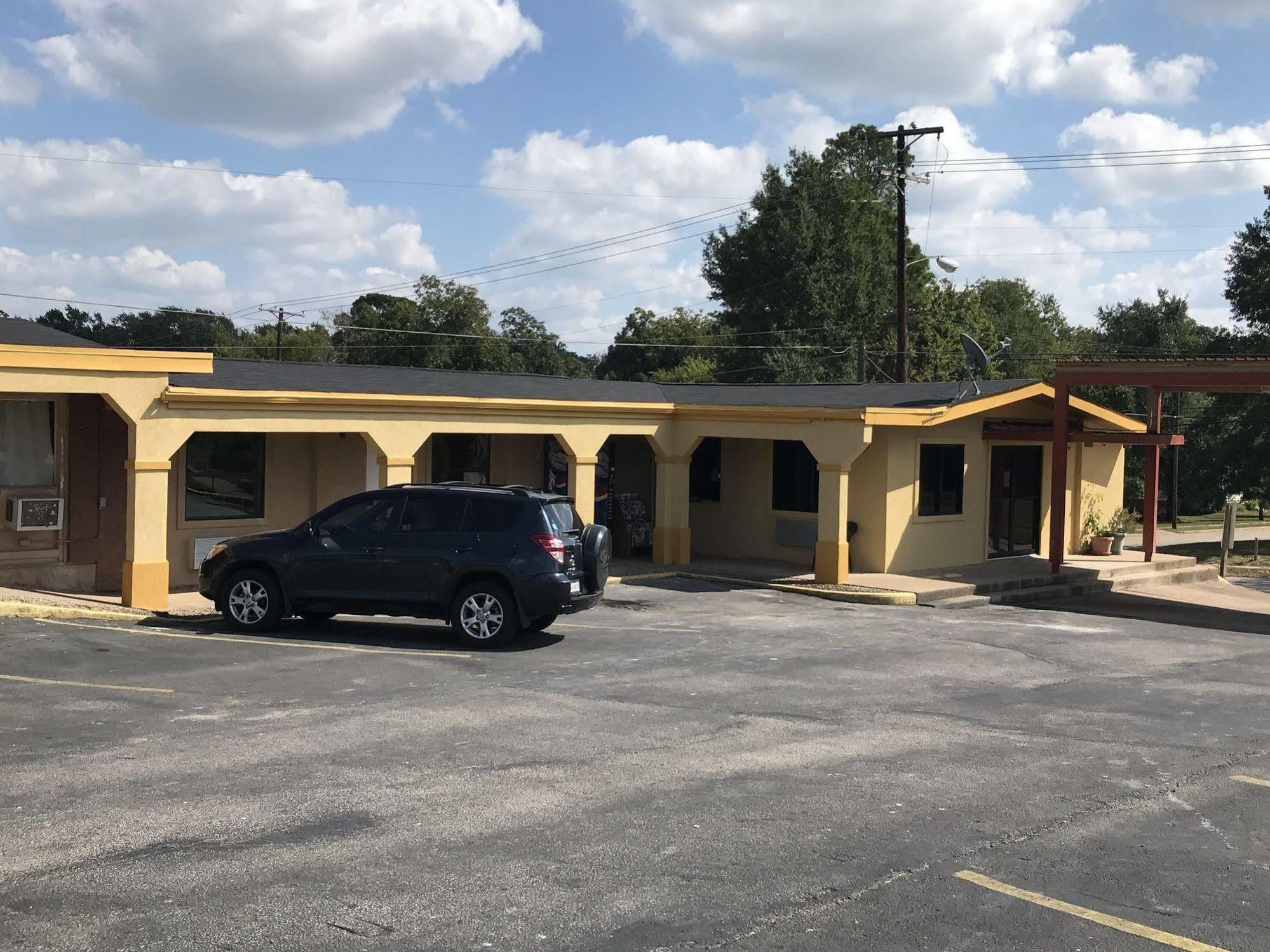Super 8 By Wyndham Palestine Tx Hotell Exteriör bild